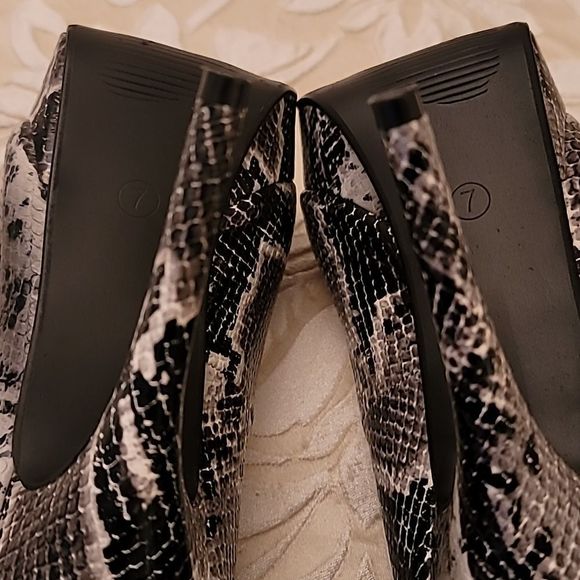 Baby Girl Black & Gray Snakeskin Print Heels - Picture 13 of 16